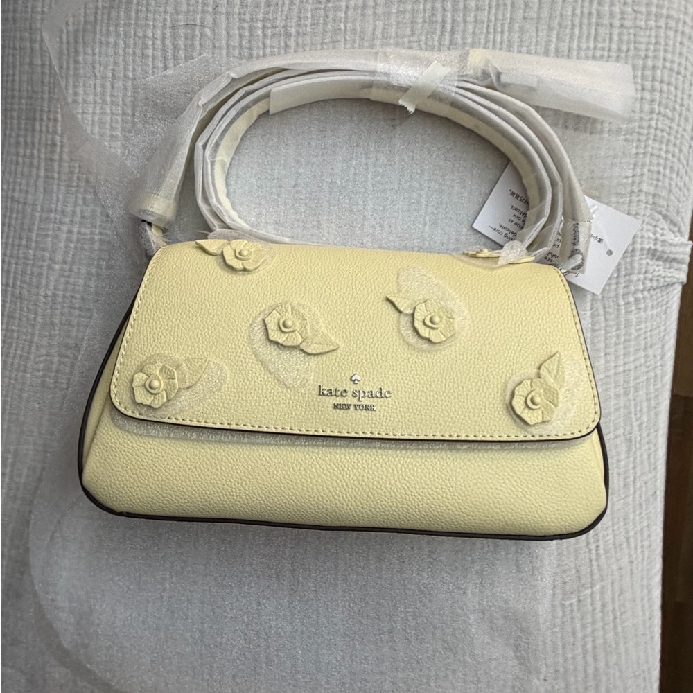 Kate Spade  Sutton Floral Mini Crossbody NWT 
Originally $329 Beautiful Lemon‎